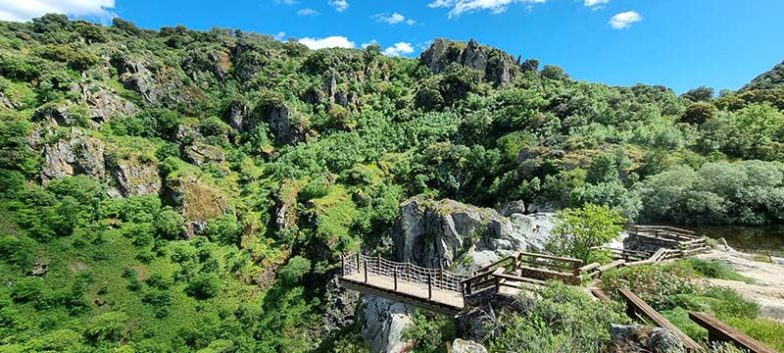 Mirador en la ruta de los pozos de los Humos