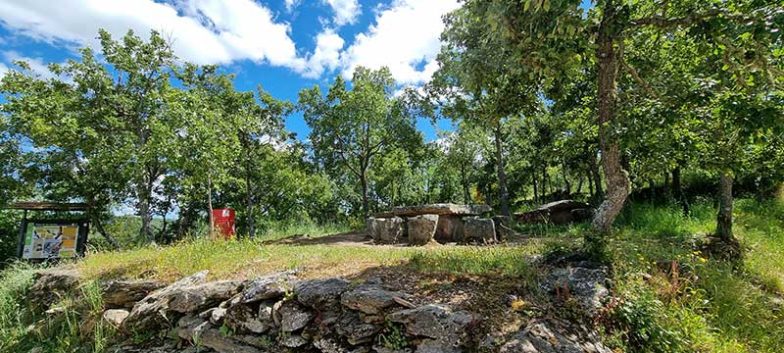 Pequeña zona de picnic al lado del segundo aparcamiento