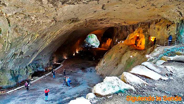 Cuevas de Zugarramurdi y Museo de las Brujas