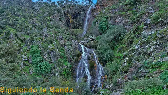 Sendero de las cascadas en Tolox