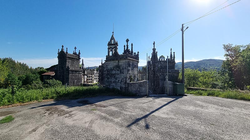 Iglesia de San Salvador de Xunqueiras, Fervenza río Barragán o Pozo Machado