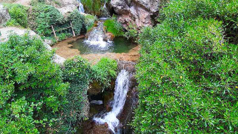 Ruta las Fuentes en Manzanera. Desde la fuente del Gavilán al Balneario el Paraíso 4 Vista panorámica de varias pozas o piscinas naturales del río Torrijas en la Ruta las Fuentes de Manzanera.