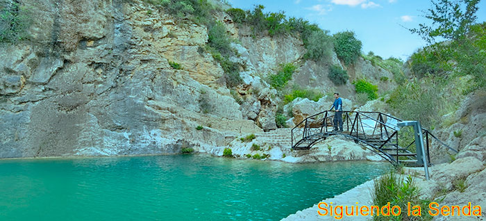 Puente sobre el Gorgo Cadena Antiguo puente de piedra sobre el Gorgo Cadena en la Ruta del Agua de Bolbaite.