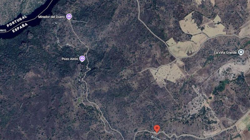Ruta Pozo Airón: Guía Completa de la Cascada y el Mirador del Duero 2 Vista aérea del sendero que lleva al Pozo Airón y al Mirador del Duero.