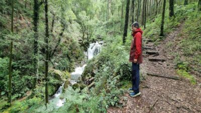 Sendeiro do Río Fraga: Un Viaje Inolvidable 27 Otra cascada más en el río da Fraga