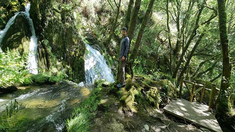 Fervenzas de Raxoi e Parafita: Un Tesoro Natural en el Corazón de Galicia 14 Últimos saltos de agua del Río Valga antes de finalizar la ruta.