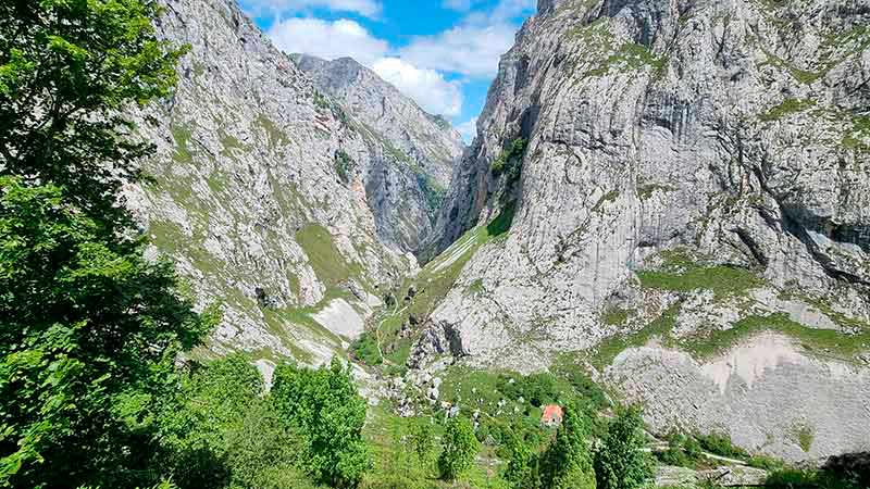 ruta a Bulnes desde Poncebos 