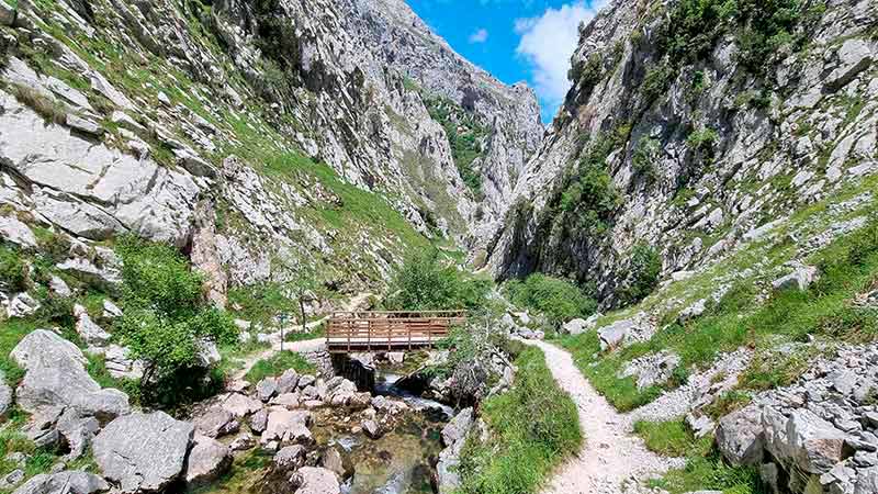 ruta a Bulnes desde Poncebos