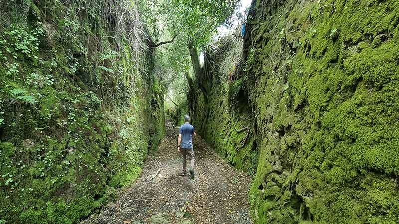 Espectacular camino hacia la fervenza de Chamosa